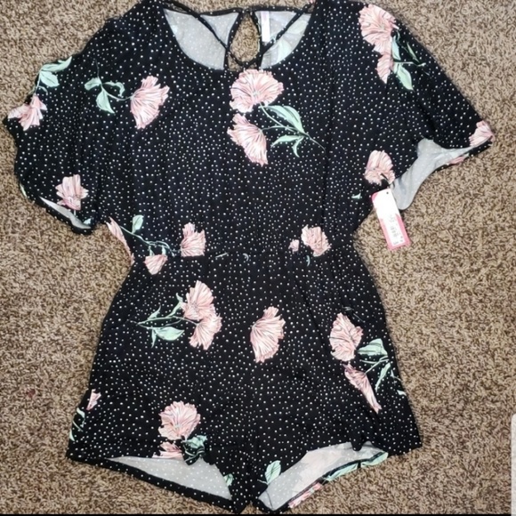 Xhilaration Pants - NWT Xhilaration flower print short sleeve romper..